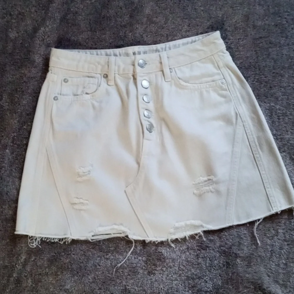 We the Free 27 waist cream colored five pocket distressed miniskirt